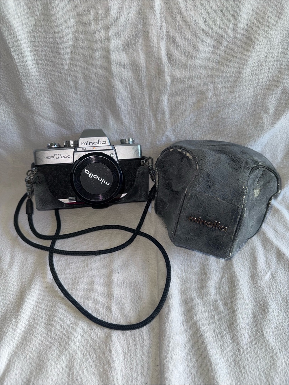 SR-T 200 50mm Minolta Film Camera with Minolta Case